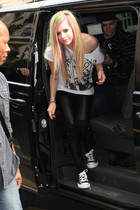 Avril Lavigne : avril_lavigne_1297212382.jpg