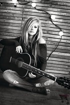 Avril Lavigne : avril_lavigne_1299367833.jpg