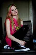 Avril Lavigne : avril_lavigne_1301765502.jpg