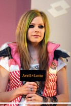 Avril Lavigne : avril_lavigne_1304488086.jpg