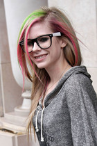 Avril Lavigne : avril_lavigne_1307029758.jpg