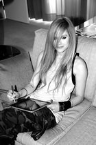 Avril Lavigne : avril_lavigne_1307631408.jpg