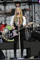 Avril Lavigne : avril_lavigne_1308569676.jpg