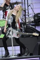 Avril Lavigne : avril_lavigne_1308569684.jpg