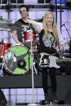 Avril Lavigne : avril_lavigne_1308587830.jpg
