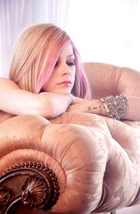 Avril Lavigne : avril_lavigne_1311442180.jpg