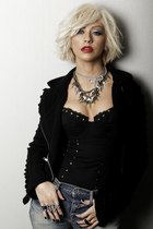Christina Aguilera : christina-aguilera-1325613470.jpg
