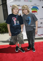 Cole & Dylan Sprouse : cole_dillan_1180058988.jpg