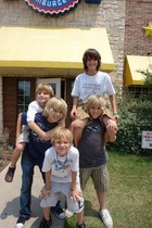 Cole & Dylan Sprouse : cole_dillan_1192643292.jpg