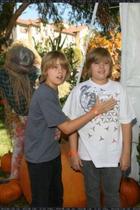 Cole & Dylan Sprouse : cole_dillan_1193946982.jpg