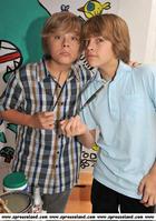 Cole & Dylan Sprouse : cole_dillan_1223477605.jpg