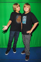 Cole & Dylan Sprouse : cole_dillan_1226288370.jpg