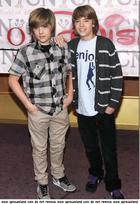 Cole & Dylan Sprouse : cole_dillan_1236615296.jpg