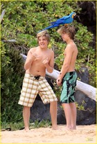 Cole & Dylan Sprouse : cole_dillan_1249387402.jpg