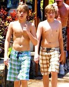 Cole & Dylan Sprouse : cole_dillan_1250183710.jpg