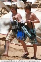 Cole & Dylan Sprouse : cole_dillan_1258342166.jpg