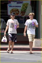 Cole & Dylan Sprouse : cole_dillan_1269491903.jpg