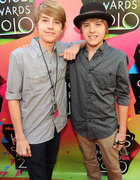 Cole & Dylan Sprouse : cole_dillan_1269993681.jpg