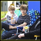 Cole & Dylan Sprouse : cole_dillan_1276632019.jpg