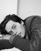 Cole Sprouse : cole-sprouse-1509190921.jpg