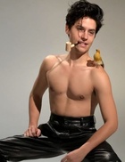 Cole Sprouse : cole-sprouse-1609089345.jpg