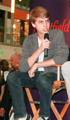 Cole Sprouse : colesprouse_1301290196.jpg