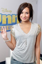 Demi Lovato : demi-lovato-1320256153.jpg