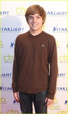 Dylan Sprouse : dylansprouse_1296411417.jpg