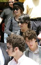 Jonas Brothers : TI4U_u1215020969.jpg