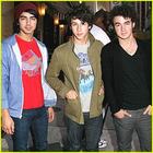 Jonas Brothers : TI4U_u1216670528.jpg