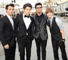 Jonas Brothers : TI4U_u1276464744.jpg