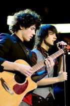 Jonas Brothers : jonas_brothers_1201623552.jpg