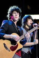 Jonas Brothers : jonas_brothers_1201623555.jpg