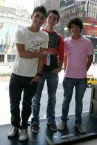 Jonas Brothers : jonas_brothers_1201970585.jpg