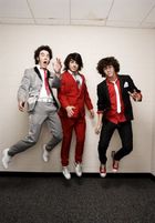 Jonas Brothers : jonas_brothers_1208037403.jpg