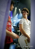 Jonas Brothers : jonas_brothers_1212247216.jpg