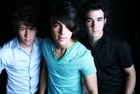 Jonas Brothers : jonas_brothers_1214843952.jpg