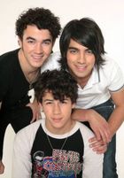 Jonas Brothers : jonas_brothers_1215019659.jpg
