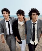 Jonas Brothers : jonas_brothers_1215019704.jpg