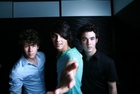 Jonas Brothers : jonas_brothers_1215341955.jpg