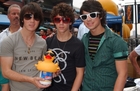 Jonas Brothers : jonas_brothers_1216575587.jpg