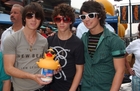 Jonas Brothers : jonas_brothers_1216603798.jpg