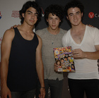 Jonas Brothers : jonas_brothers_1218078773.jpg