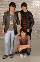 Jonas Brothers : jonas_brothers_1218339333.jpg