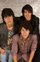 Jonas Brothers : jonas_brothers_1218339413.jpg