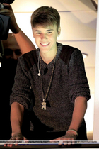 Justin Bieber : justin-bieber-1321809692.jpg