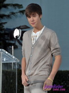 Justin Bieber : justin-bieber-1327691113.jpg