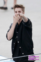 Justin Bieber : justin-bieber-1335155720.jpg
