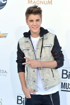 Justin Bieber : justin-bieber-1338924629.jpg