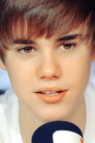 Justin Bieber : justin-bieber-1339207456.jpg